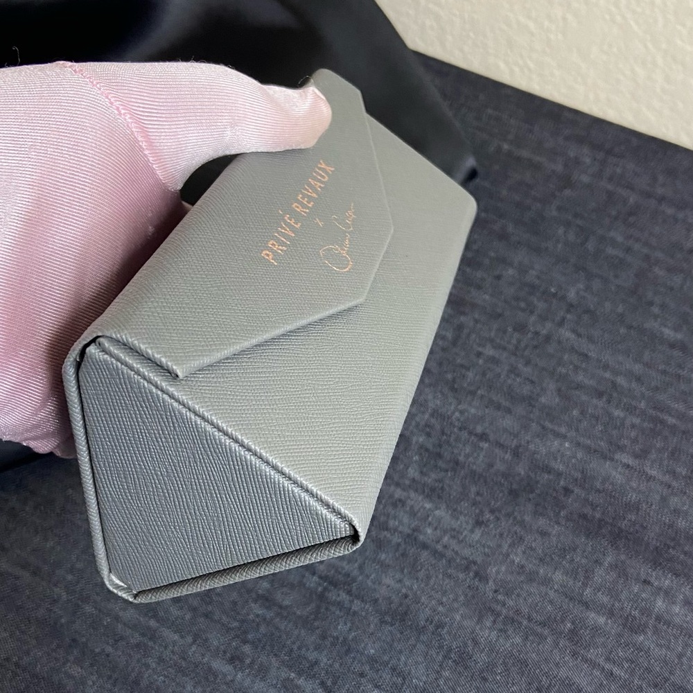 Privè Revaux Gray Sunglasses Case